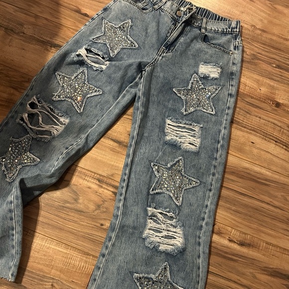 NWOT. Stylish Blue Star-Embellished Women's Jeans - Picture 5 of 8
